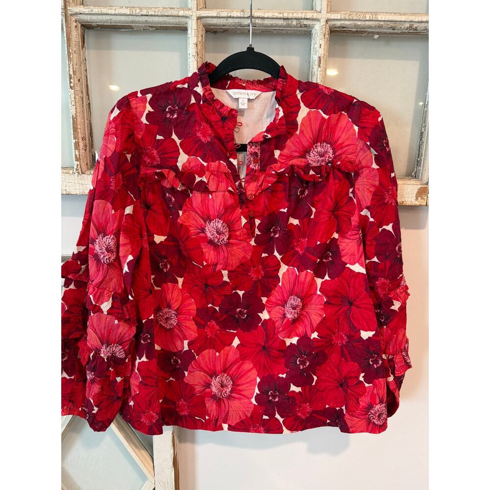 Crown & Ivy size small red floral top ruffled sleeves